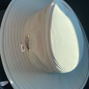 Tilly hat NWT -size 7 1/4